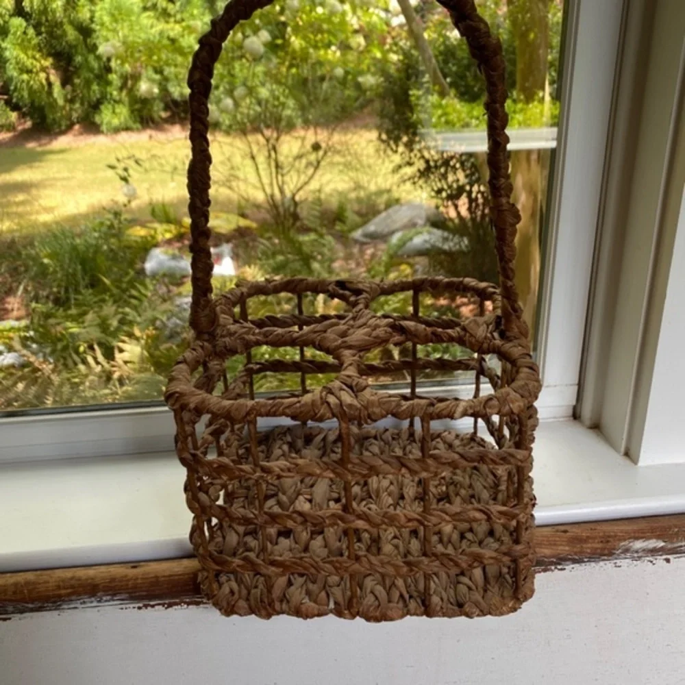 Wicker Basket Wine Caddy